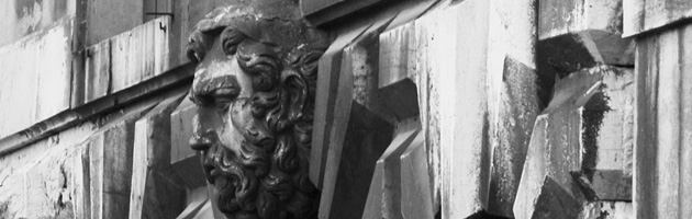 Palazzo Boldù. Testa maschile in chiave d'arco sul portale d'acqua