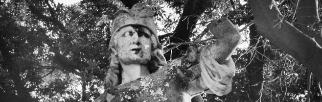 Punta di Sant'Andrea. Statua marmorea maschile 
