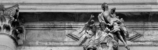 Chiesa di San Stae. Gruppo scultoreo su timpano spezzato