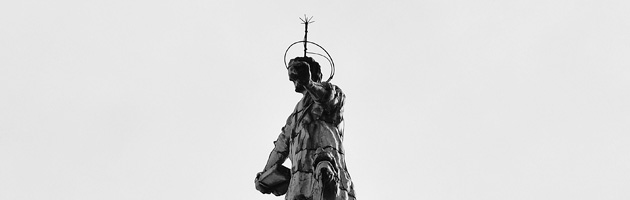 CChiesa della Madonna della Salute. Statua sulla lanterna 