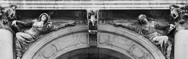 Chiesa della Madonna della Salute. Sculture femminili 