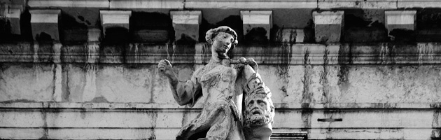 Chiesa della Madonna della Salute. Particolare del gruppo scultoreo della facciata nord-ovest